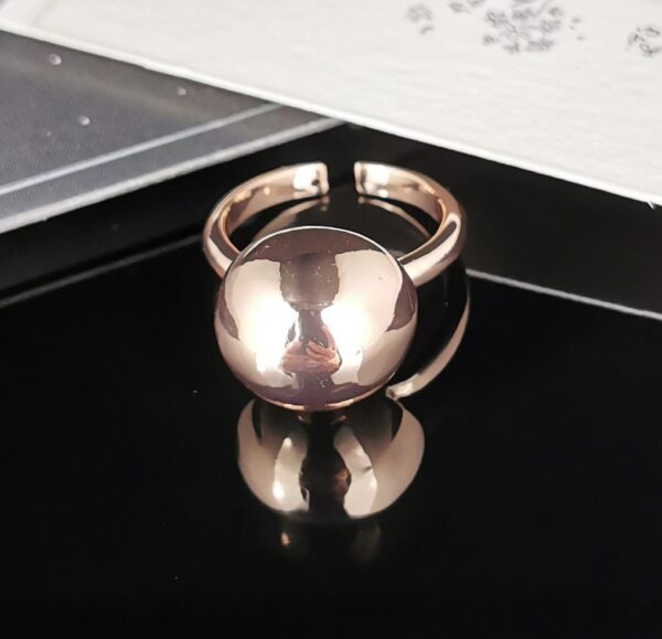 LR30002 RS in size 8(open but not adjustable)