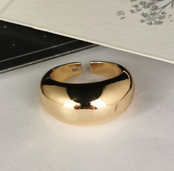 LR30003 GLD in size 8(open but not adjustable)