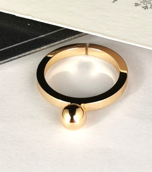 LR30004 GLD in size 8(open but not adjustable)